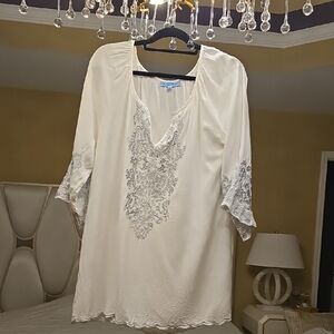 Solitaire Elegant White Tunic with Silver Embroidery